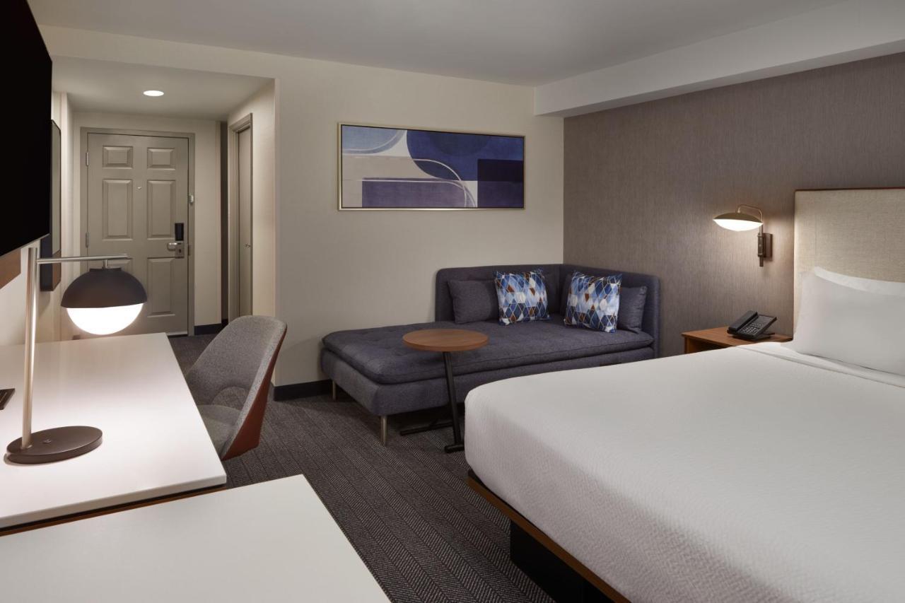 Courtyard By Marriott Kitchener Hotel ภายนอก รูปภาพ