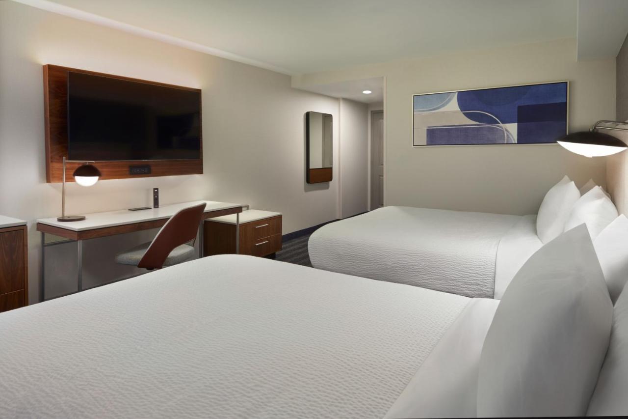 Courtyard By Marriott Kitchener Hotel ภายนอก รูปภาพ