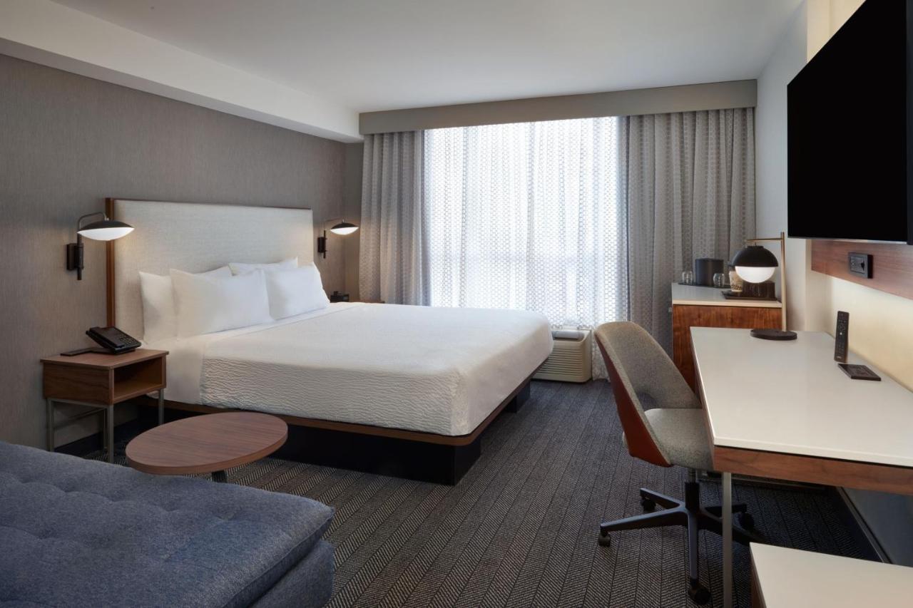 Courtyard By Marriott Kitchener Hotel ภายนอก รูปภาพ