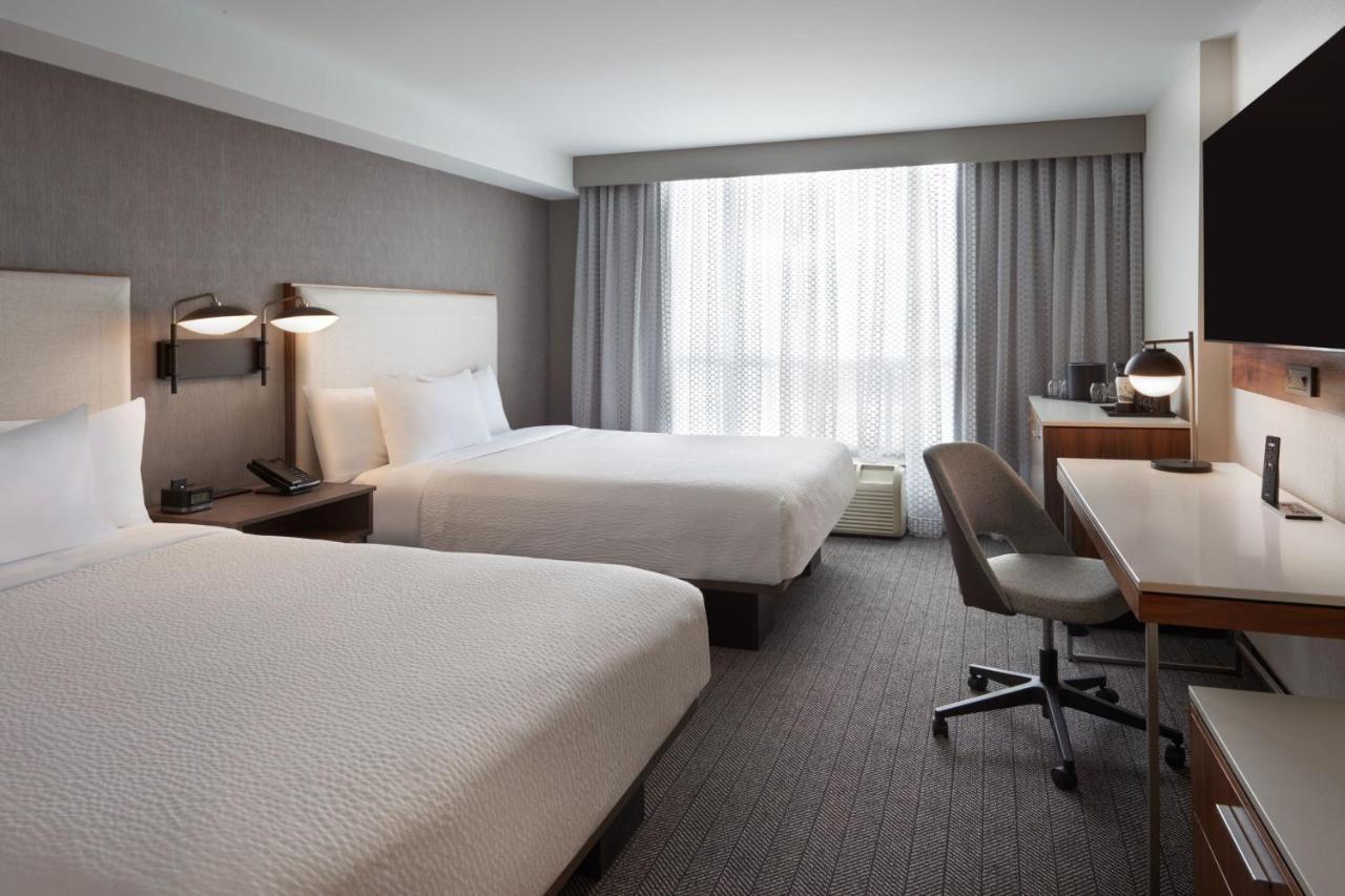 Courtyard By Marriott Kitchener Hotel ภายนอก รูปภาพ