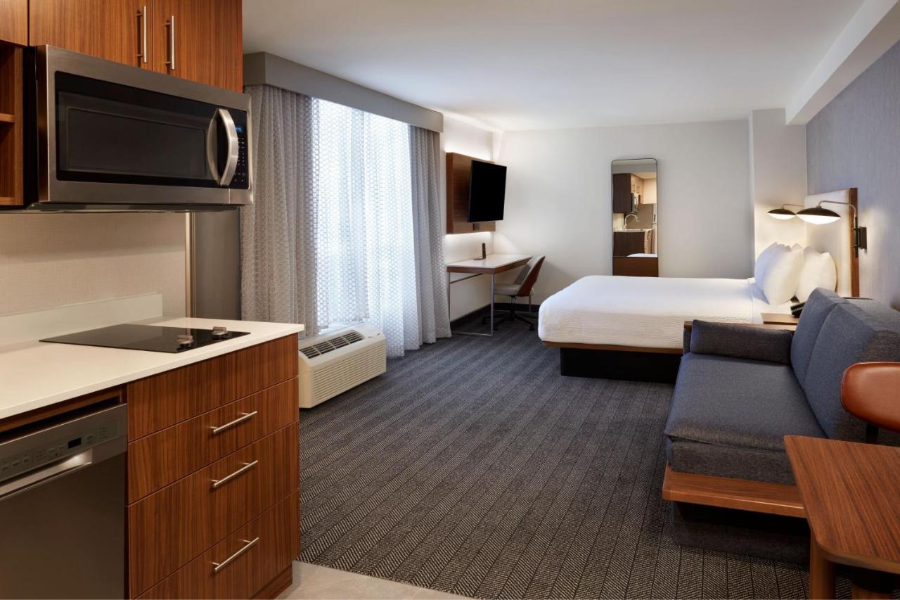 Courtyard By Marriott Kitchener Hotel ภายนอก รูปภาพ