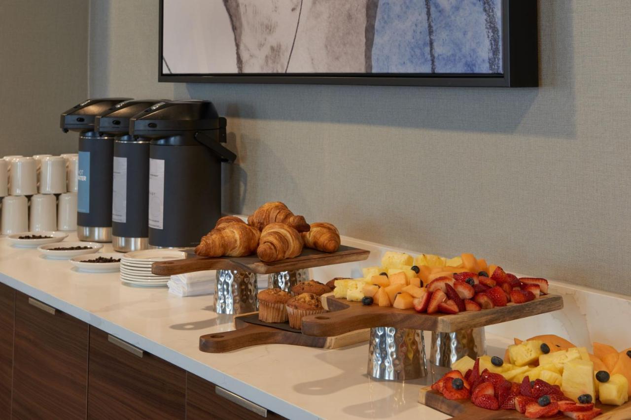 Courtyard By Marriott Kitchener Hotel ภายนอก รูปภาพ