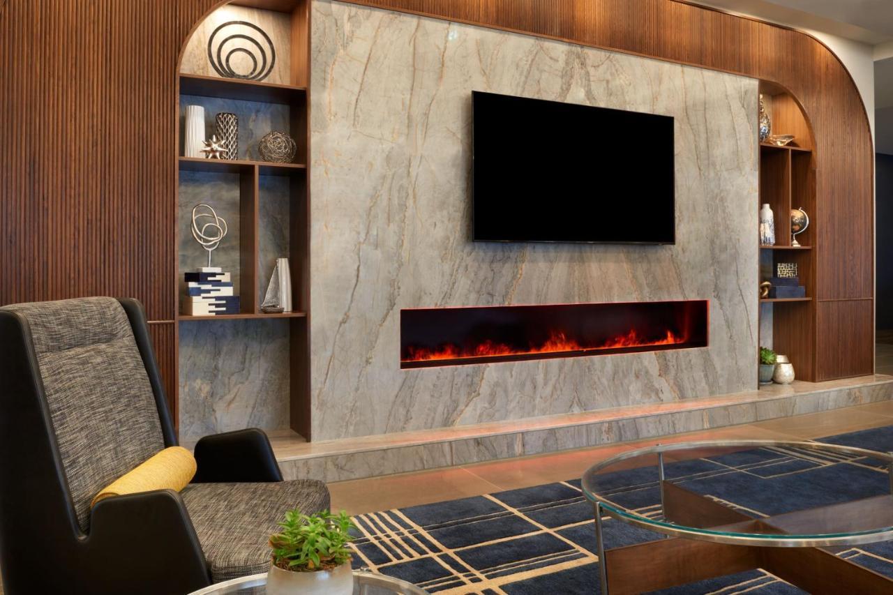 Courtyard By Marriott Kitchener Hotel ภายนอก รูปภาพ