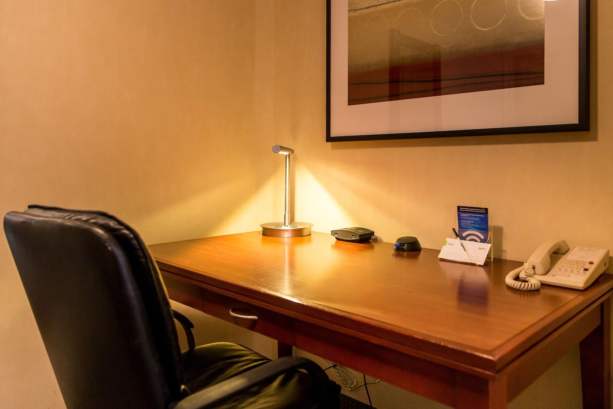 Courtyard By Marriott Kitchener Hotel ภายนอก รูปภาพ