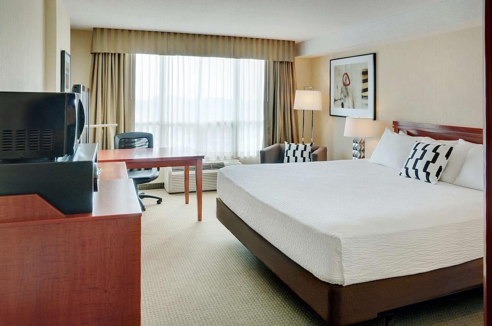 Courtyard By Marriott Kitchener Hotel ภายนอก รูปภาพ