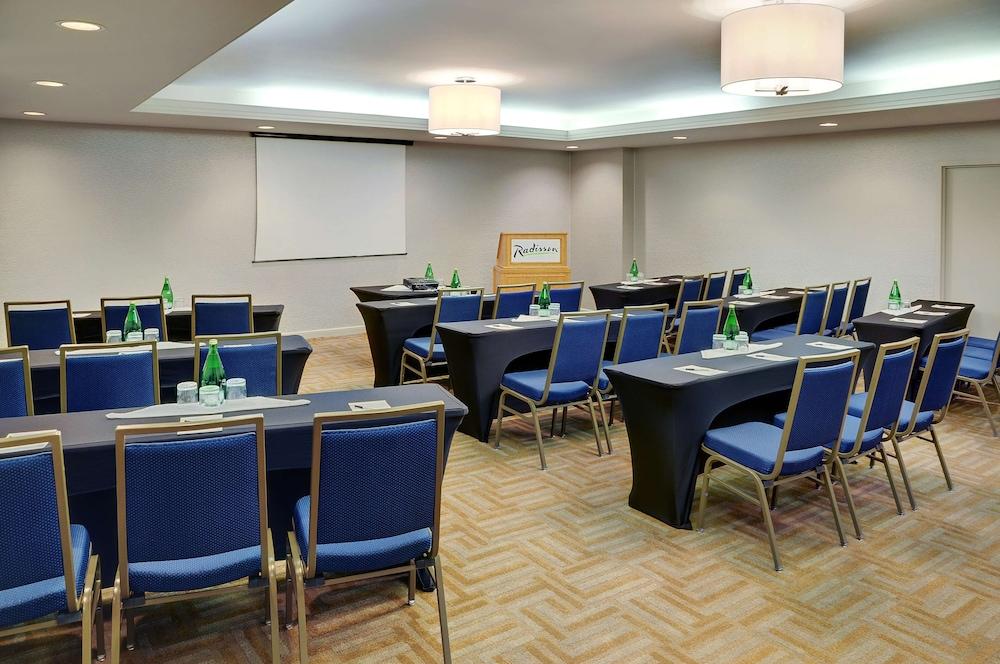 Courtyard By Marriott Kitchener Hotel ภายนอก รูปภาพ